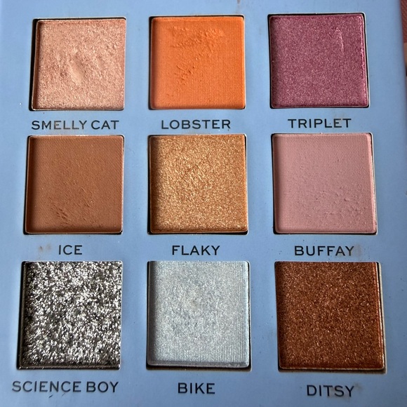 Friends x Revolution - Eyeshadow Makeup Palettes Set of 3 - Phoebe Rachel Monica - Picture 7 of 14